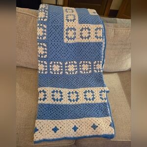 Vintage 103x90in Handmade Afghan Blue White Cottage Cabin Retro Cozy Fading EUC